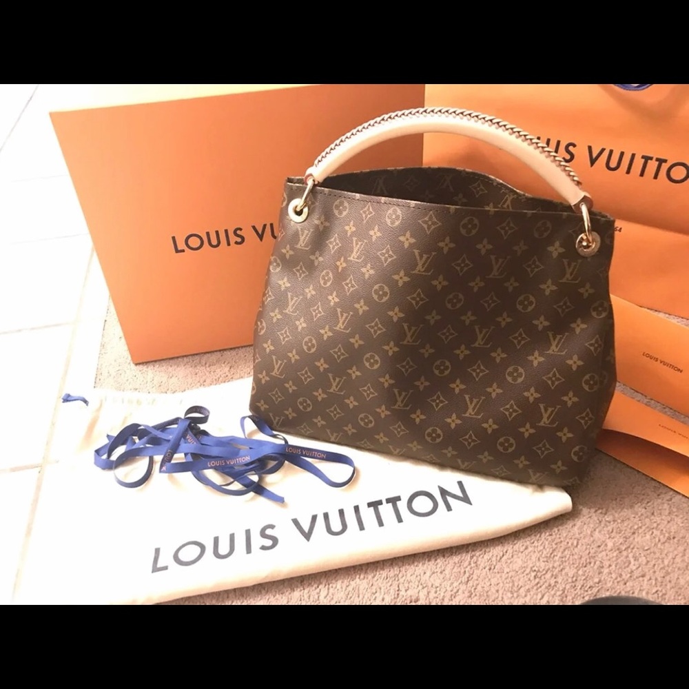 Louis Vuitton Artsy MM